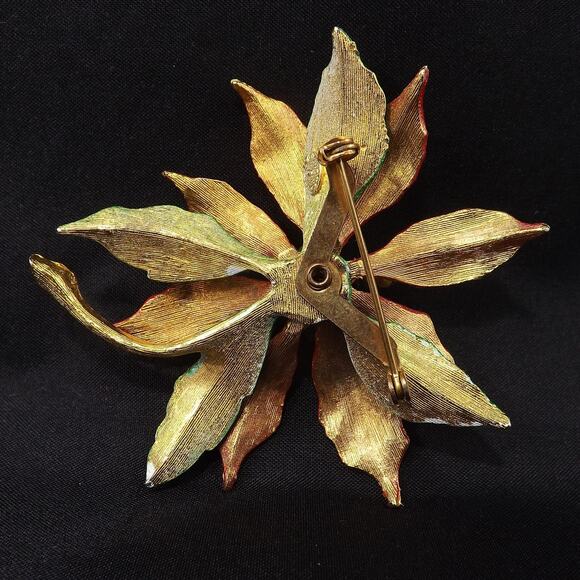 Weiss Poinsettia Brooch, Gold Plated Red Enamel, 1950s Vintage Jewelry - Picture 3 of 10